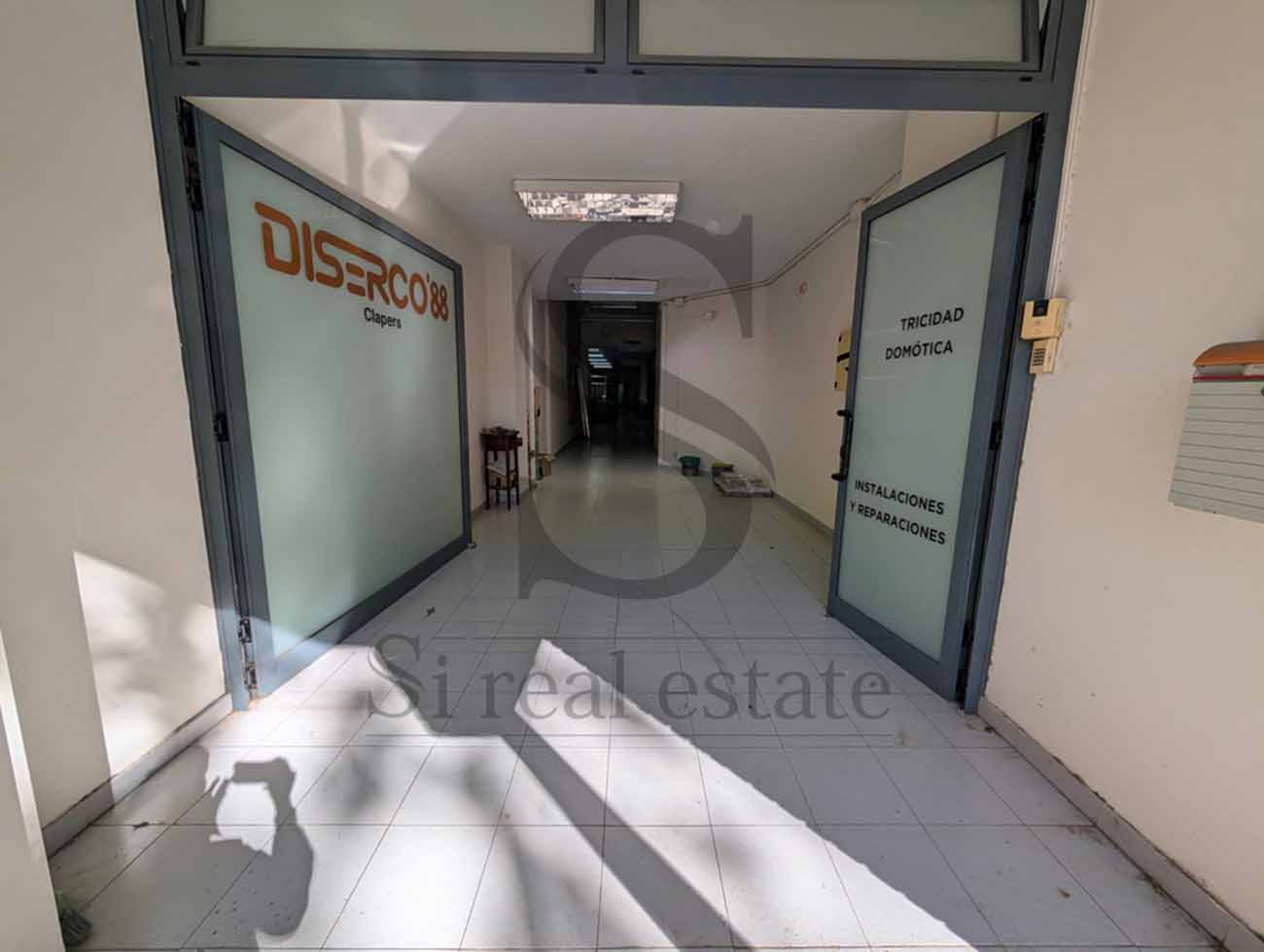 Ampli local comercial a Sant Andreu