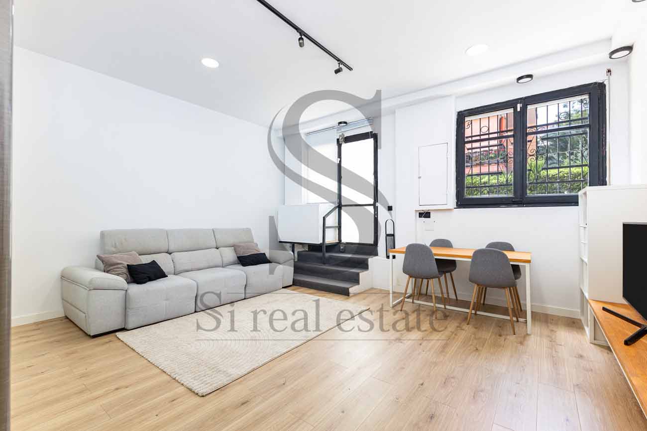 Fernando Valdés Orellana Excellent location – Fully renovated – Exterior-facing