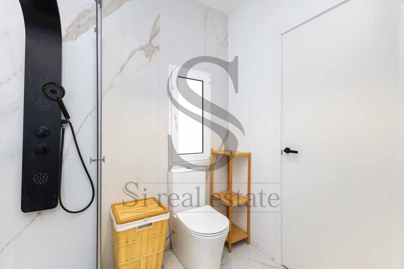 Fernando Valdés Orellana Excellent location – Fully renovated – Exterior-facing