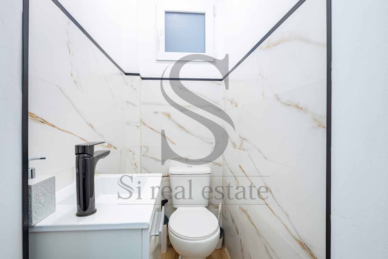 Fernando Valdés Orellana Excellent location – Fully renovated – Exterior-facing