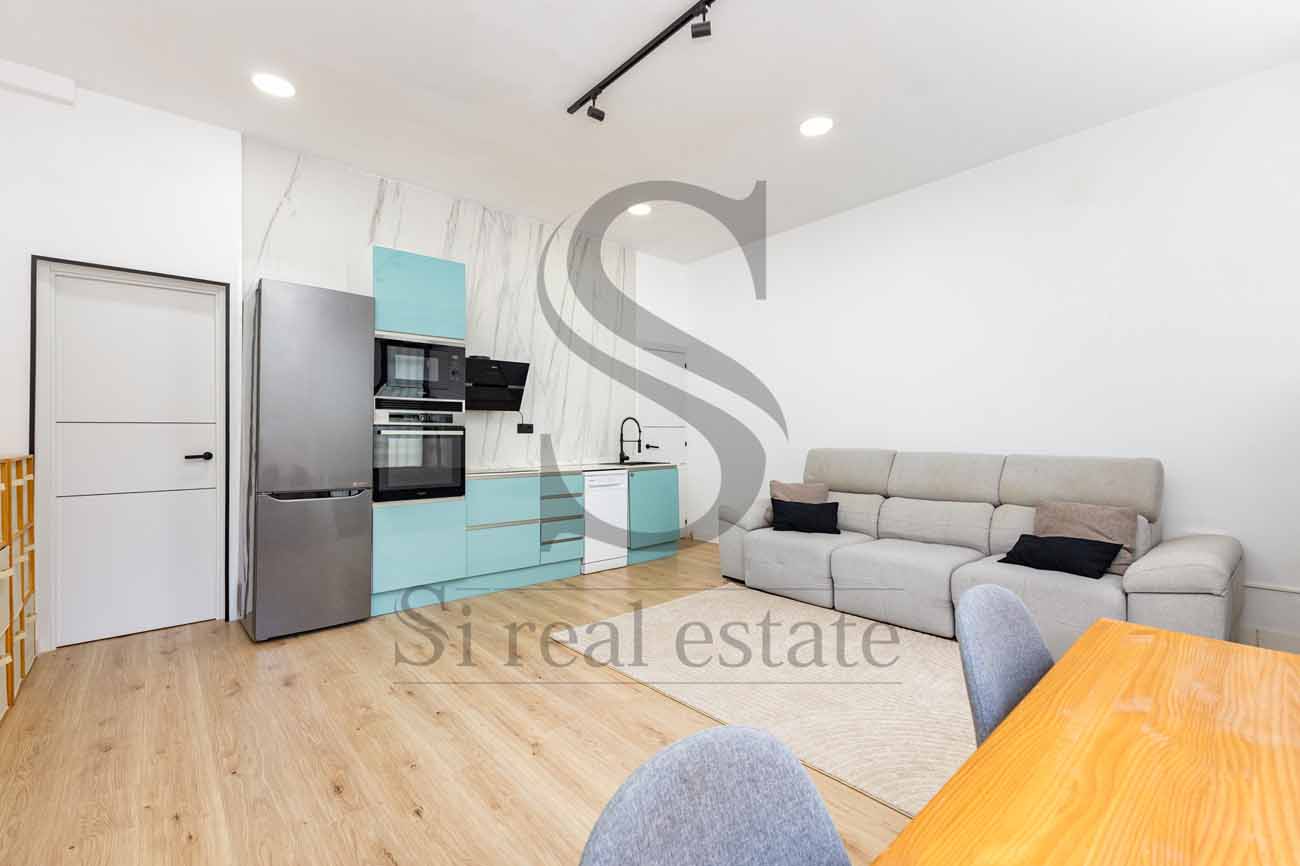Fernando Valdés Orellana Excellent location – Fully renovated – Exterior-facing