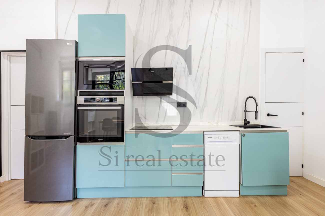Fernando Valdés Orellana Excellent location – Fully renovated – Exterior-facing