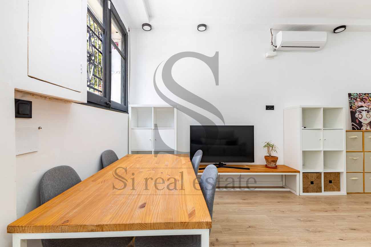 Fernando Valdés Orellana Excellent location – Fully renovated – Exterior-facing