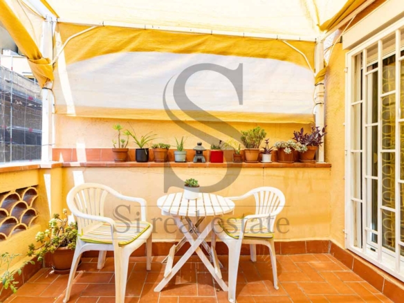 Renovated Penthouse with Terrace in Guinardó