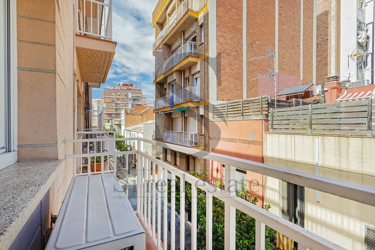 06 Encantador piso con balcón en el centro histórico de Sant Andreu de Palomar