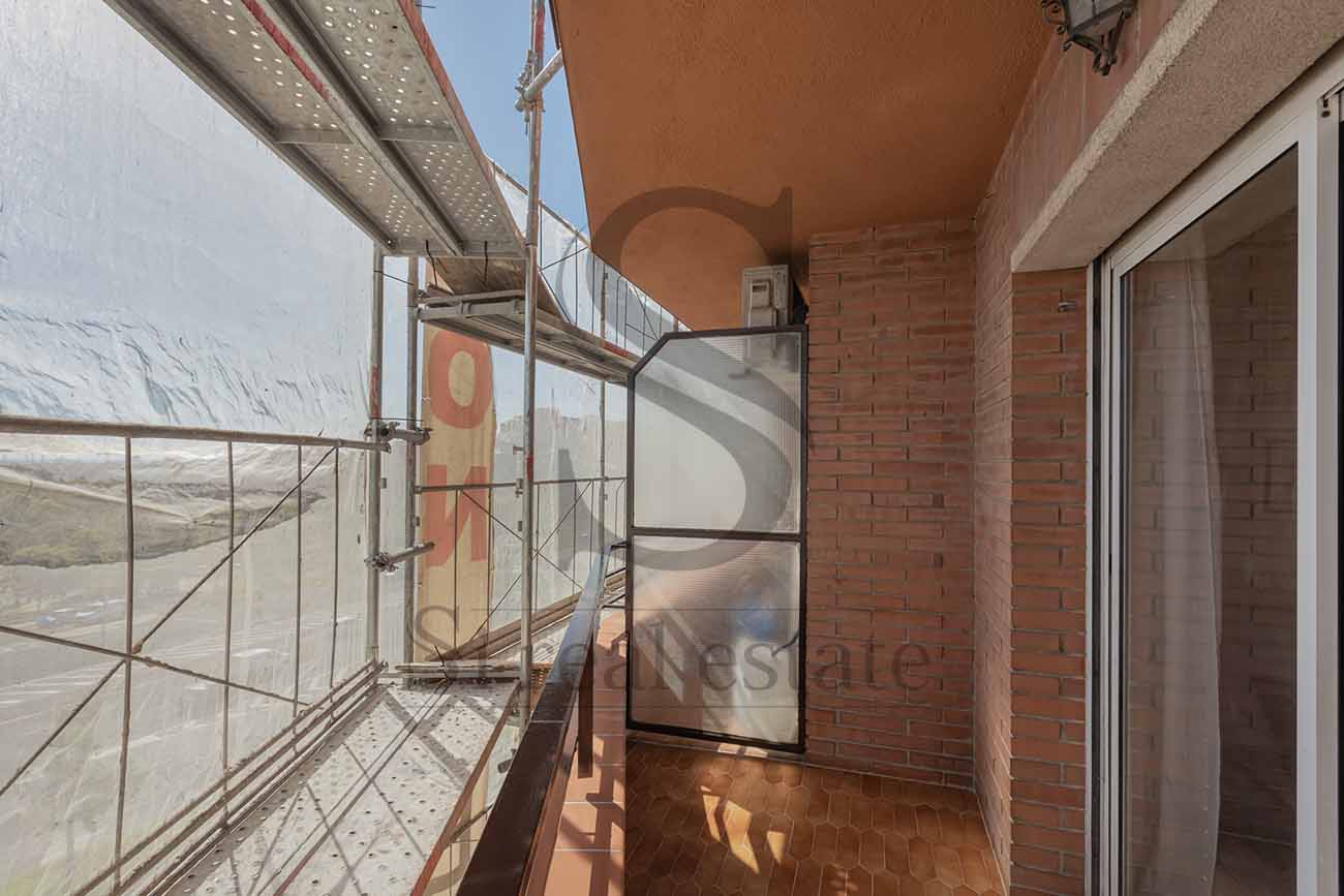 4a planta con balcón y aparcamiento incluido en la Avenida Meridiana